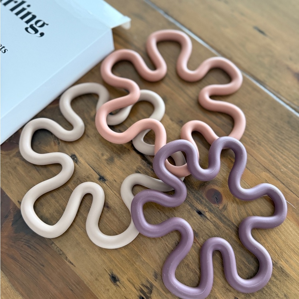 Darling Wavy Silicone Trivets - Pink, Purple, Beige - Picture 3 of 4